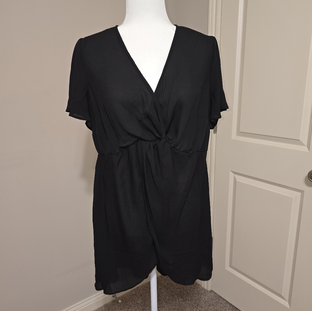 Torrid Georgette Twist Front Hi-Low Blouse Size 00 (Medium) in color Black